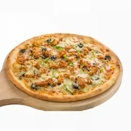 بيتزا قطع دجاج بصوص البيتزا